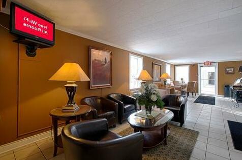 Red Roof Inn and Suites Herkimer - Photo5