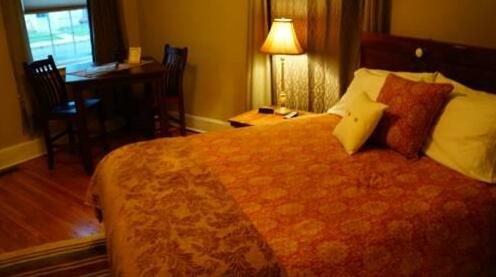 6th Street Guest House And Suites - Photo2