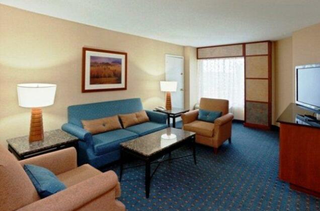 Crowne Plaza Hotel Dulles Airport - Photo3