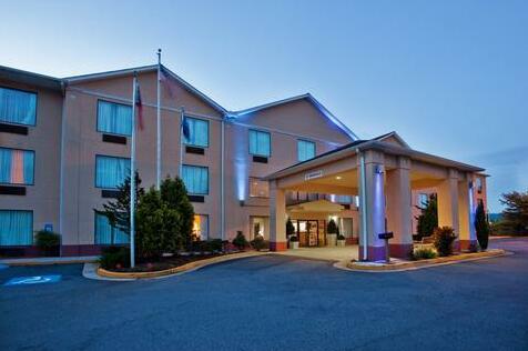 Holiday Inn Express Hotel & Suites Hiawassee - Photo2