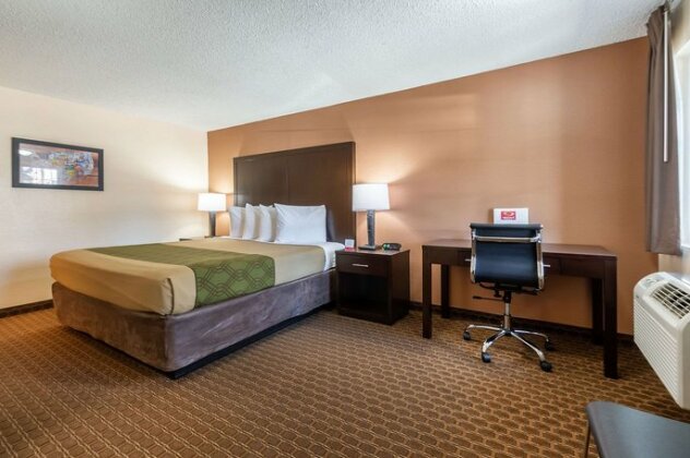 Econo Lodge Inn & Suites West Portland Hillsboro - Photo2