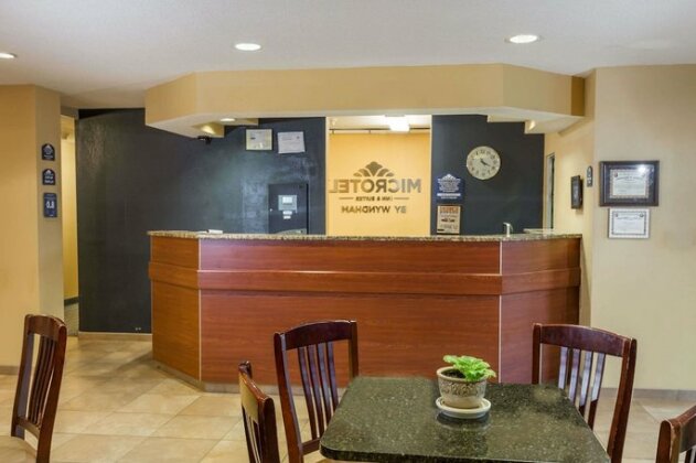 Microtel Inn & Suites by Wyndham Hillsborough - Photo4