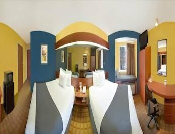Microtel Inn & Suites by Wyndham Hillsborough - Photo5