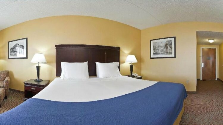 Holiday Inn Express Hotel & Suites Louisville South-Hillview - Photo5