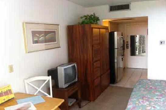 Country Club Hawaii Condo Hotel - Photo3