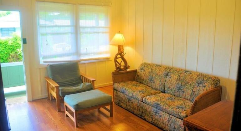Hilo Hale Near the River - Photo3