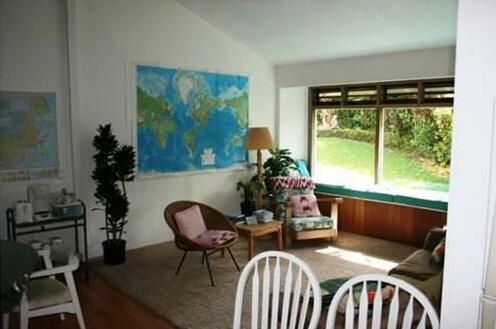 Holmes Sweet Home Bed and Breakfast - Photo4
