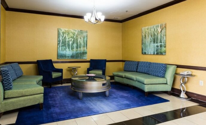 Holiday Inn Express Hotel & Suites Hinesville - Photo2