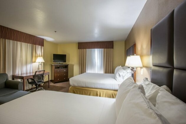 Holiday Inn Express Hotel & Suites Hinesville - Photo5