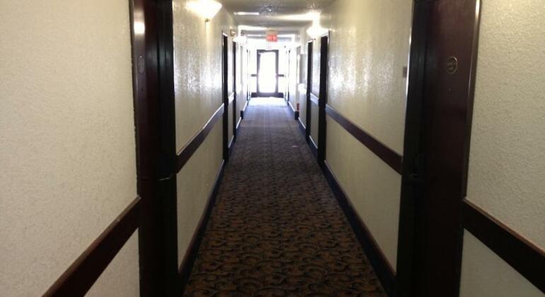 Brentwood Inn & Suites - Photo4