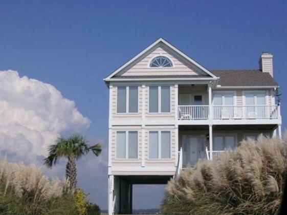 Island Breeze 4 Br home by RedAwning