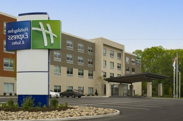 Holiday Inn Express & Suites by IHG Altoona - Photo2