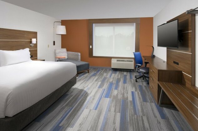 Holiday Inn Express & Suites by IHG Altoona - Photo5