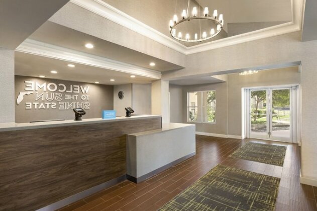 Hampton Inn & Suites Fort Lauderdale Airport - Photo5