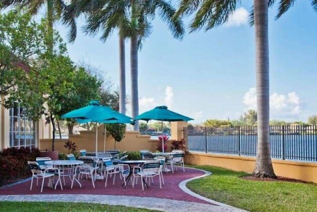 La Quinta Inn & Suites Fort Lauderdale Airport - Photo3