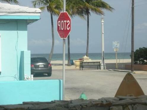 Surf Inn Hotel Hollywood - Photo5