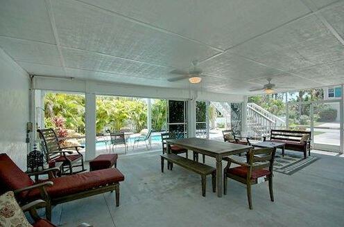 Vacation Rentals by Island Real Estate - Photo2