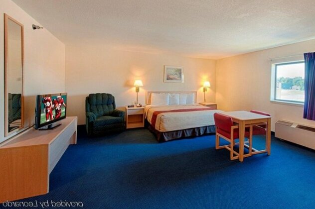 Red Roof Inn Holton - Photo5