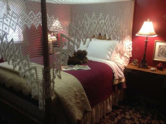 The Beary Patch Bed and Breakfast Inn - Photo3
