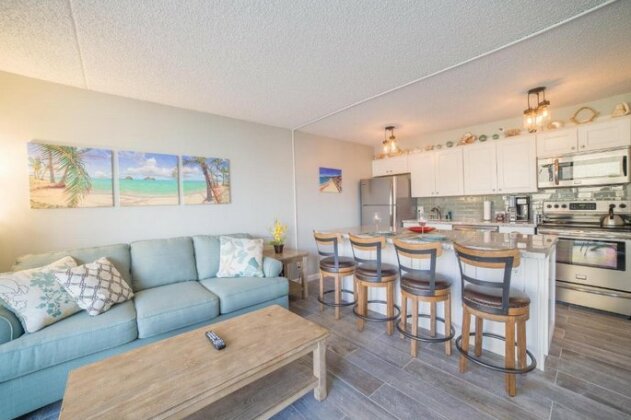 Beautiful 7th Floor with Partial Ocean Views 1 Block to Beach Free Parking & WIFI - Photo3