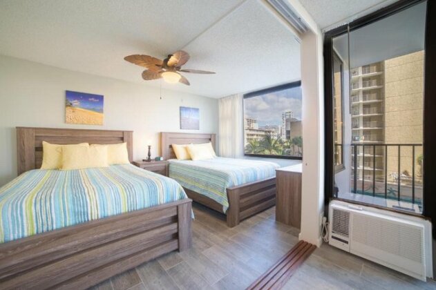 Beautiful 7th Floor with Partial Ocean Views 1 Block to Beach Free Parking & WIFI - Photo4