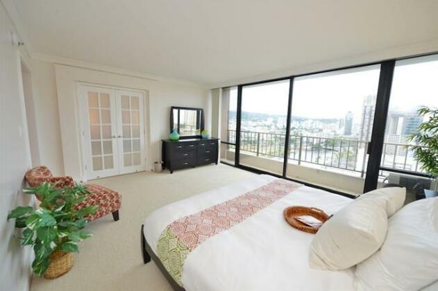Vacation Rental Suites at Royal Garden Waikiki - Photo2