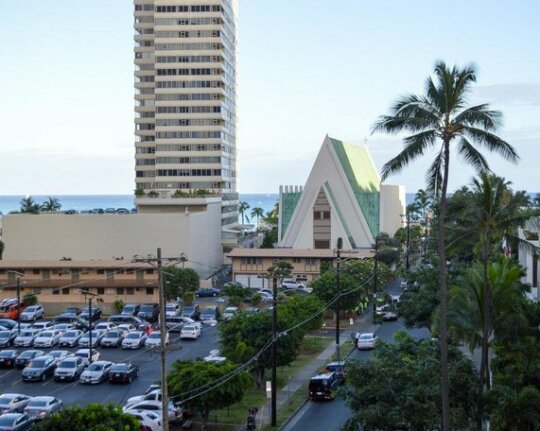 Waikiki Banyan Tower 1 Suite 612