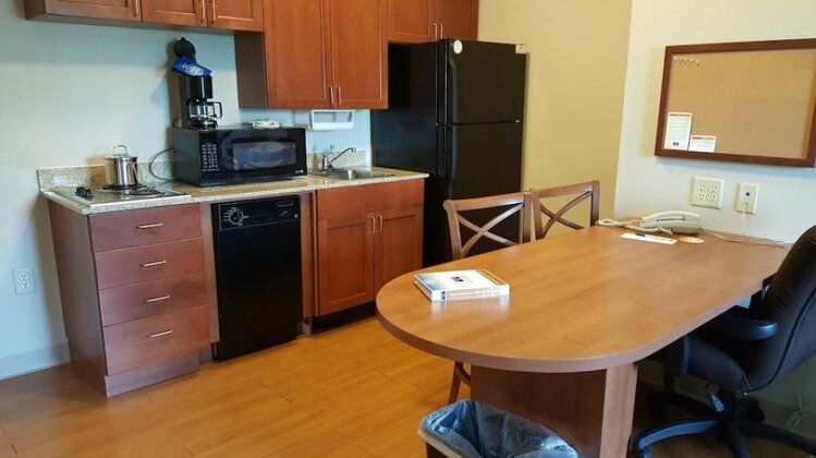 Candlewood Suites Hot Springs - Photo5