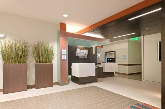 Holiday Inn Express Hotel & Suites Hot Springs - Photo3