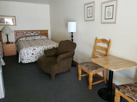 Canyon Motel Hot Sulphur Springs - Photo4