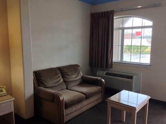 Camelot Inn & Suites McCarty - Photo2