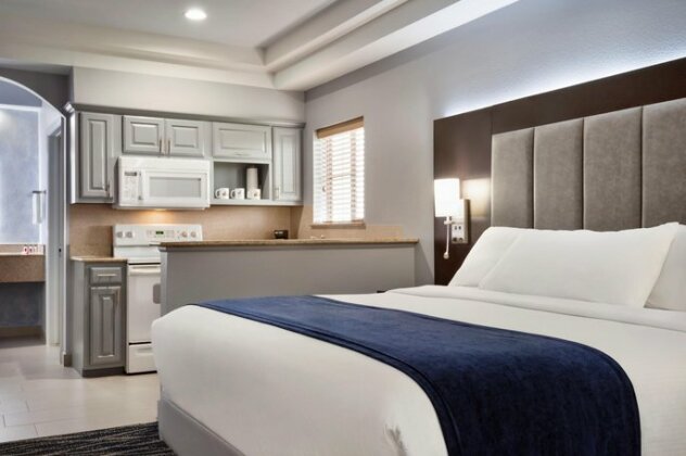 Days Inn & Suites by Wyndham Houston Hobby Airport - Photo4
