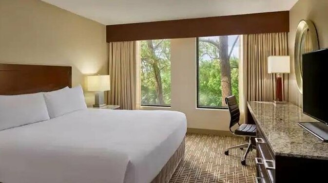 DoubleTree by Hilton Houston Intercontinental Airport - Photo5