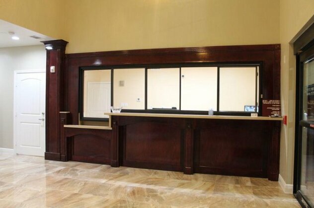 Express Inn and Suites - Photo4