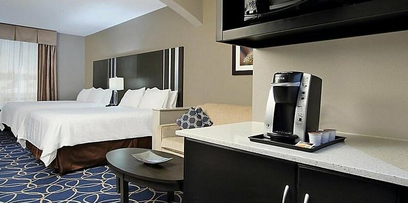 Holiday Inn Express and Suites Houston North - IAH Area - Photo4