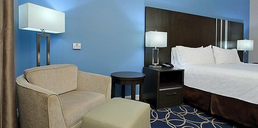 Holiday Inn Express and Suites Houston North - IAH Area - Photo5