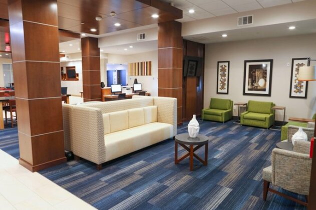 Holiday Inn Express & Suites - Houston IAH - Beltway 8 - Photo3