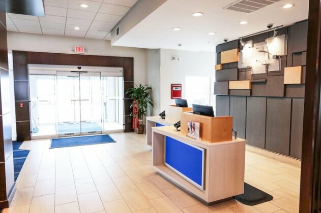 Holiday Inn Express & Suites - Houston IAH - Beltway 8 - Photo4