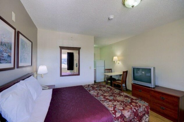 InTown Suites Extended Stay Houston/Westchase - Photo4