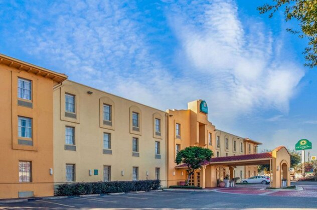 La Quinta Inn & Suites Houston Greenway Plaza Medical Area - Photo2