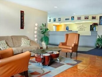 Microtel Inn & Suites by Wyndham Houston - Photo2