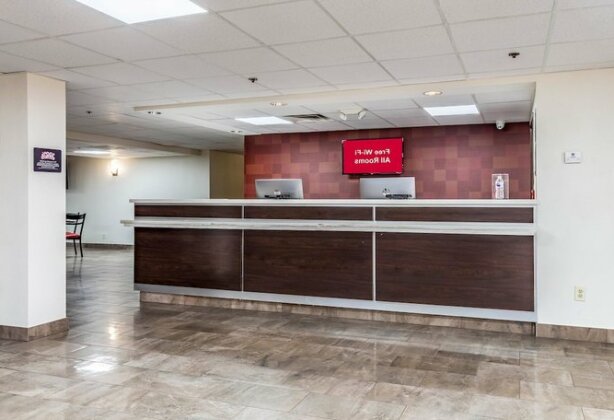 Red Roof Inn PLUS+ & Suites Houston - IAH Airport SW - Photo3