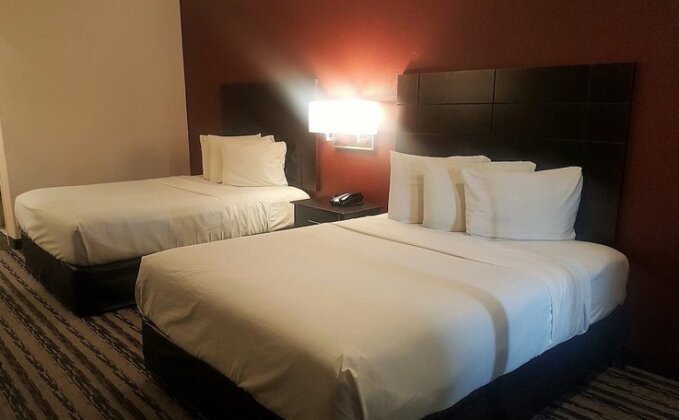Red Roof Inn & Suites Houston - Humble/IAH Airport - Photo2