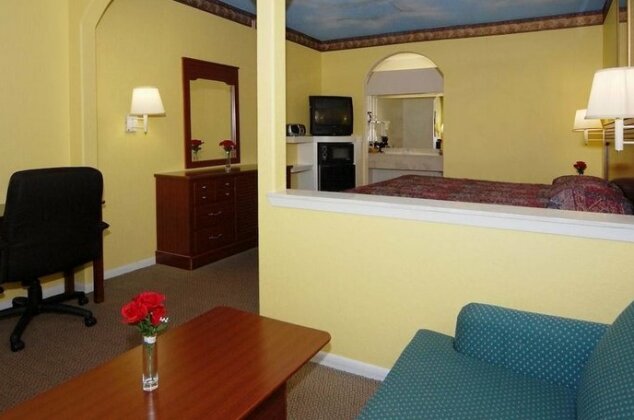 Rodeway Inn and Suites Houston - Photo5