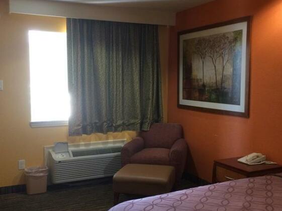 Select Inn and Suites - Photo3