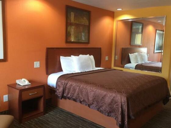 Select Inn and Suites - Photo4