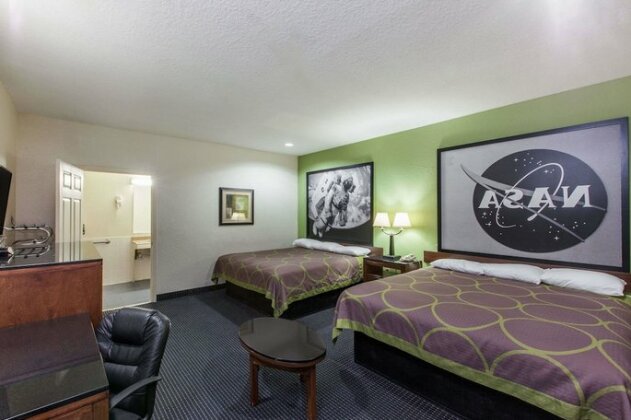 Super 8 by Wyndham Houston Hobby Airport South - Photo4