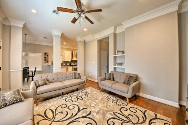 Updated Home 15 Mins to The Galleria/Uptown - Photo2