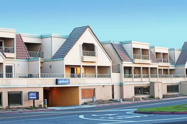 Travelodge by Wyndham Ocean Front - Photo2
