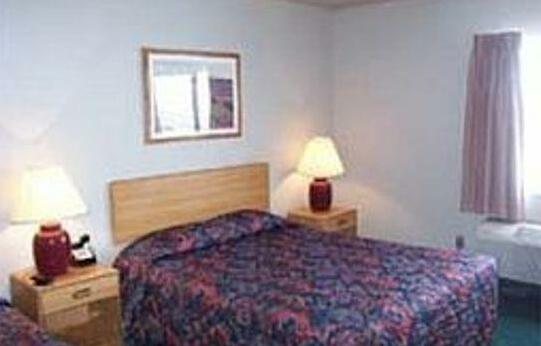 Knights Inn Mill City - Photo2